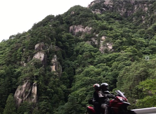 Enjoy romantic pillion riding in Japan with sightseeing and beautiful views