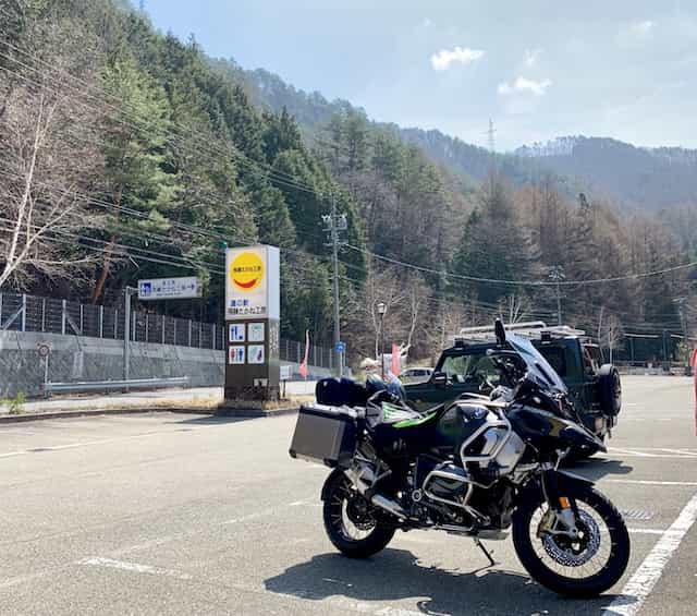 japan motorcycle tour ninjatours fuji takayama parking area mountains in background