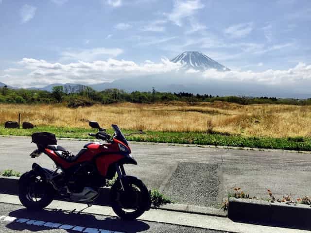 Japan motorcycle tour ninjatours matsumoto fuji parking roadside