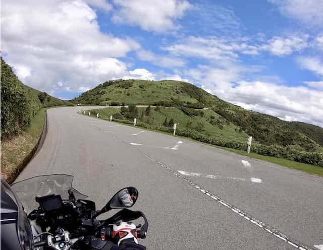 Japan motorcycle rentals ninjatours mount fuji mountail roads bmw R1250