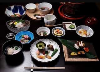 Yunohama deluxe accommodations ryokan hot springs Japanese style room kaiseki dinner
