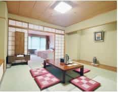 Japan motorcycle tour ninjatours tenchu ryokan bedroom traditional japanese