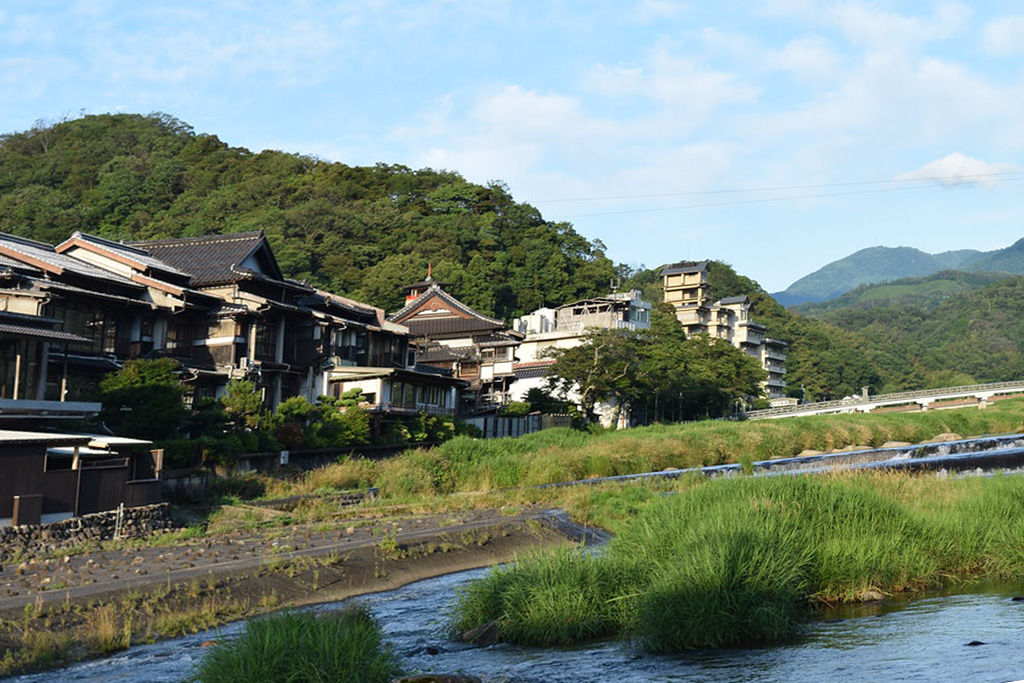 Japan motorcycle tours ninjaours Izumo bridges over river