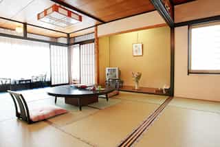 Japan motorcycle tours ninjatours kashiwazaki yunohama  traditional bedroom